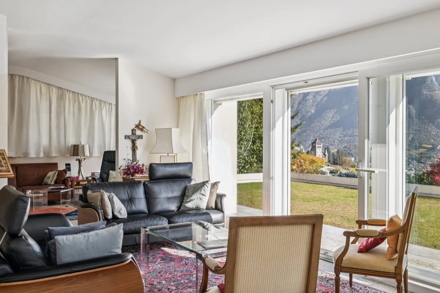 Elegante Villa mit Panoramablick und unabhängiger Studio - Foto 3 von 13