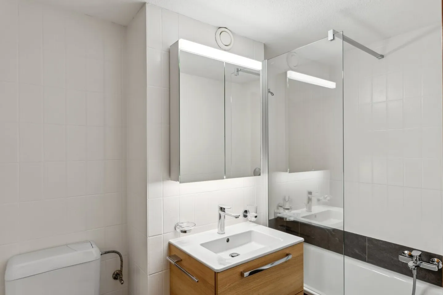 In the center of Villars, 3p with a large balcony, recently renovated - Photo 9 of 13