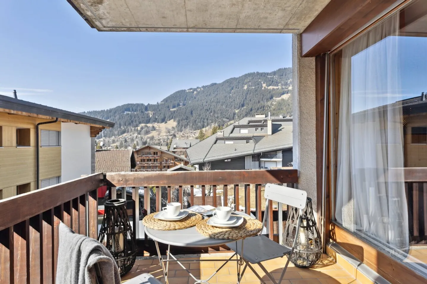 In the center of Villars, 3p with a large balcony, recently renovated - Photo 8 of 13