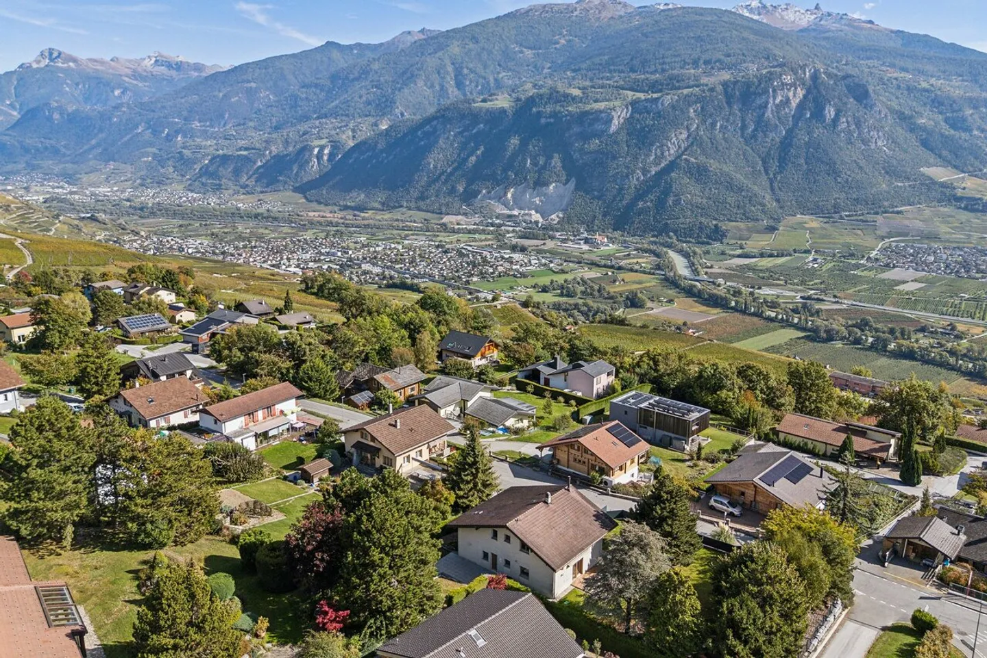 Charmante renovierte Immobilie mit großem Garten - Foto 1 von 13