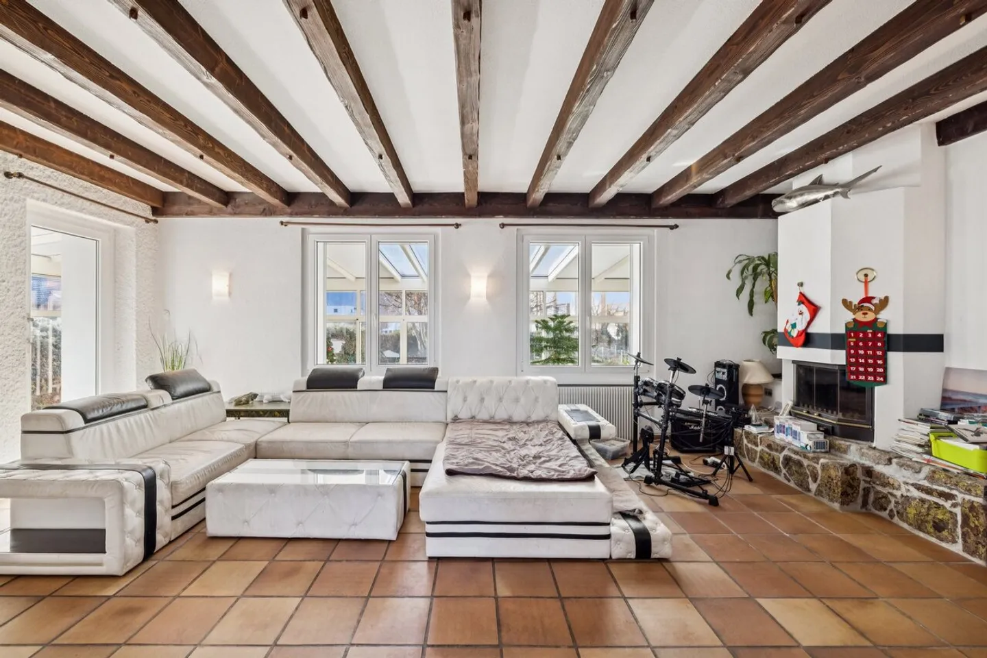 Large character house with pool and jacuzzi - Photo 4 of 13