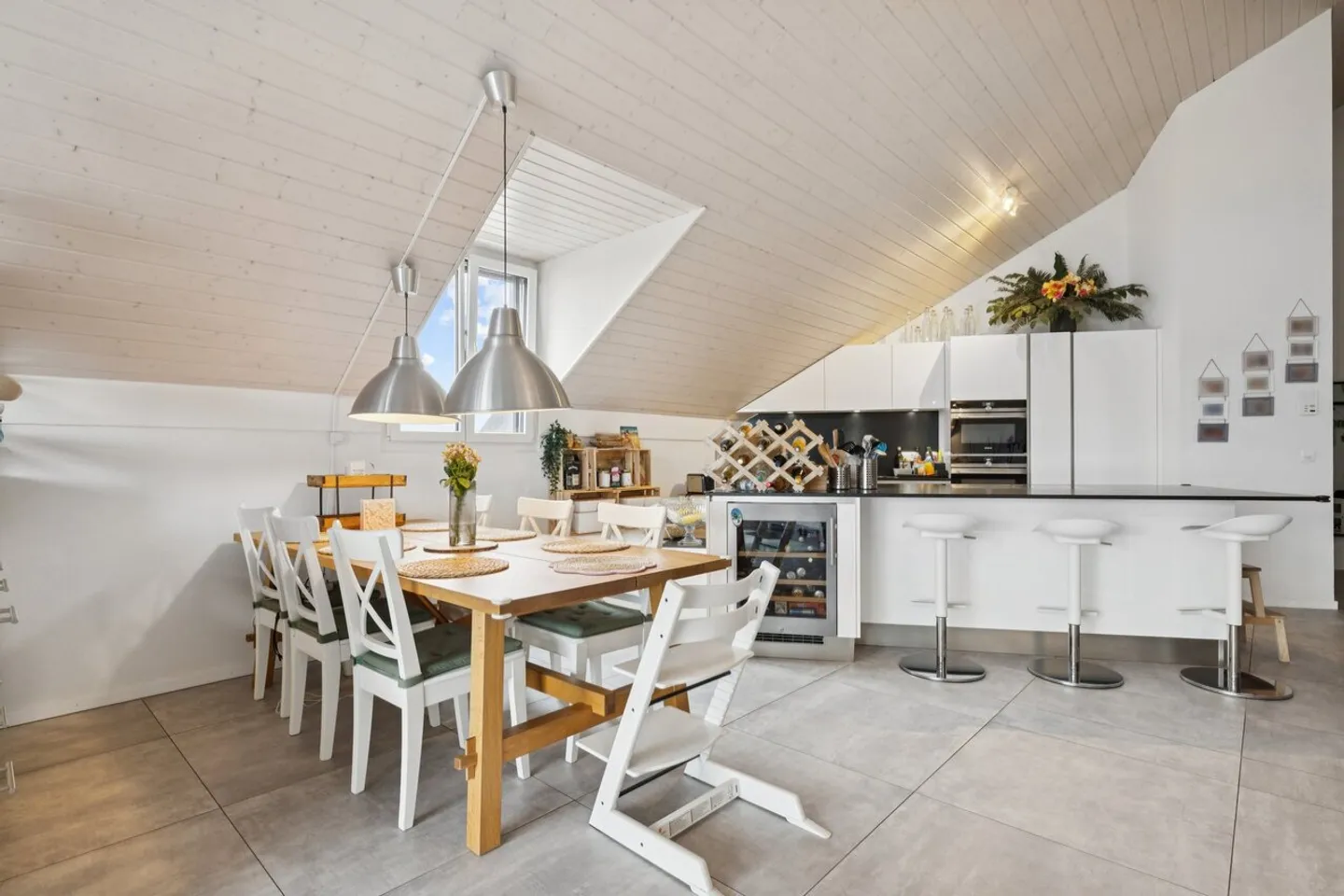 Wunderschönes 4.5-Zimmer-Penthouse im Herzen des Dorfes - Foto 3 von 10