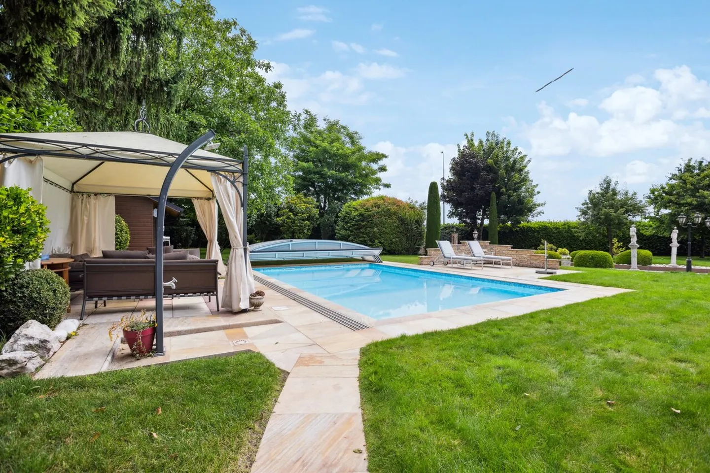 Manor House with a lot of charm - Photo 2 of 13