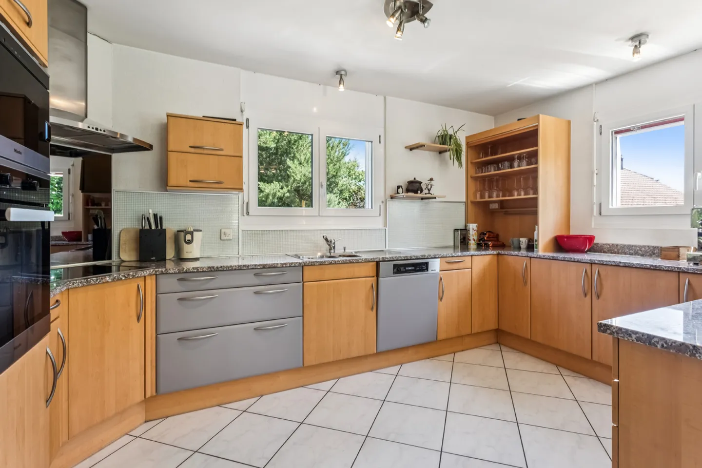 Bella casa familiare situata in un quartiere tranquillo - Foto 5 di 13