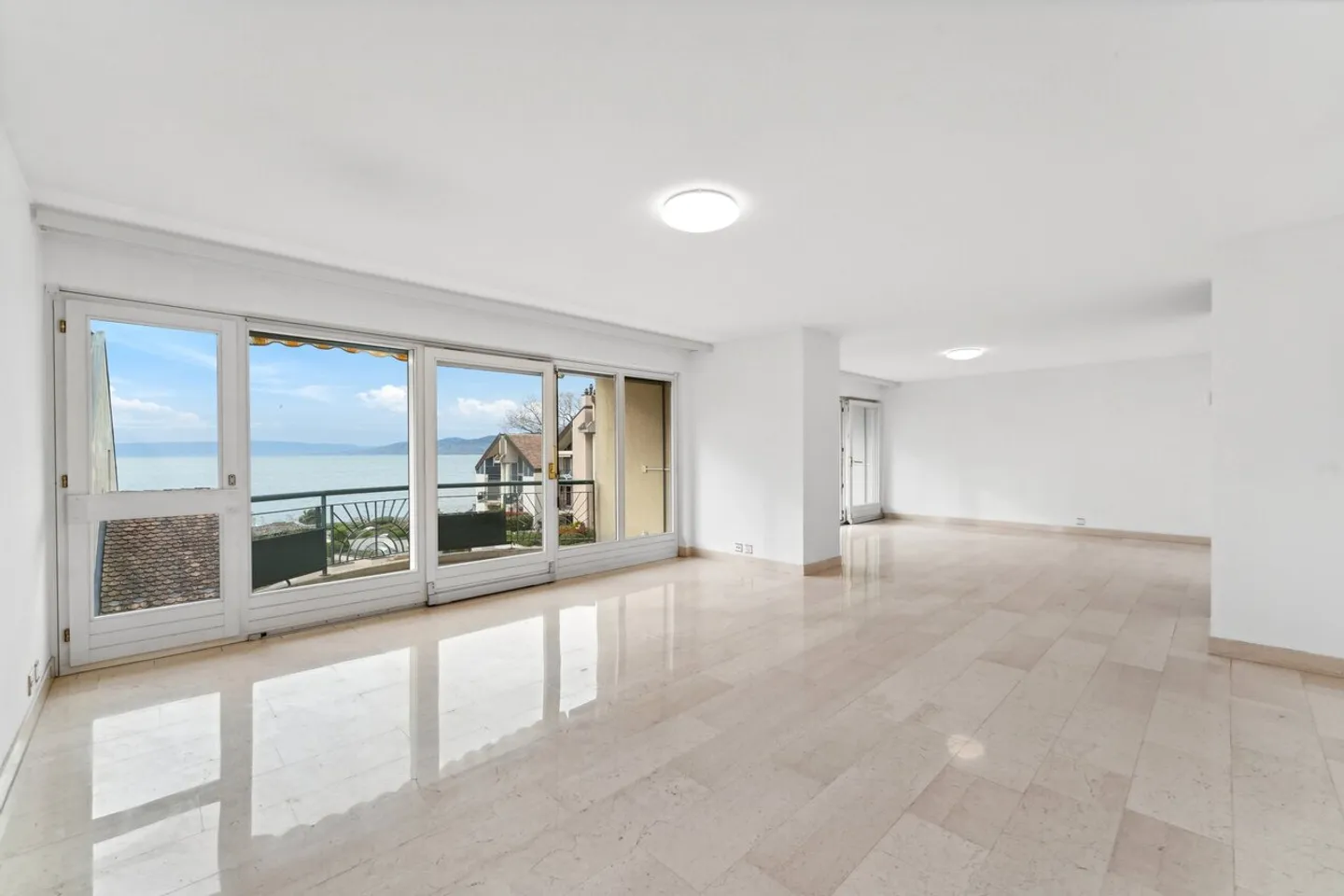 Magnifico duplex, piedi nell'acqua a Villeneuve - Foto 3 di 13