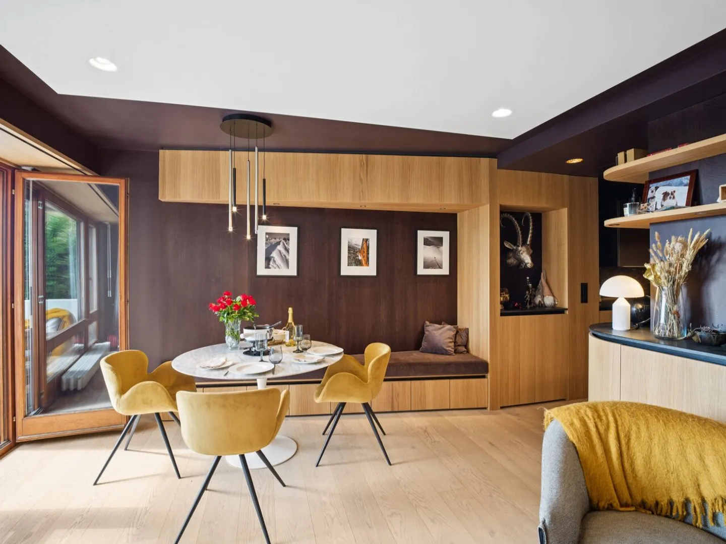 Rare opportunity! Beautifully renovated pied-à-terre, Villars center - Photo 2 of 13