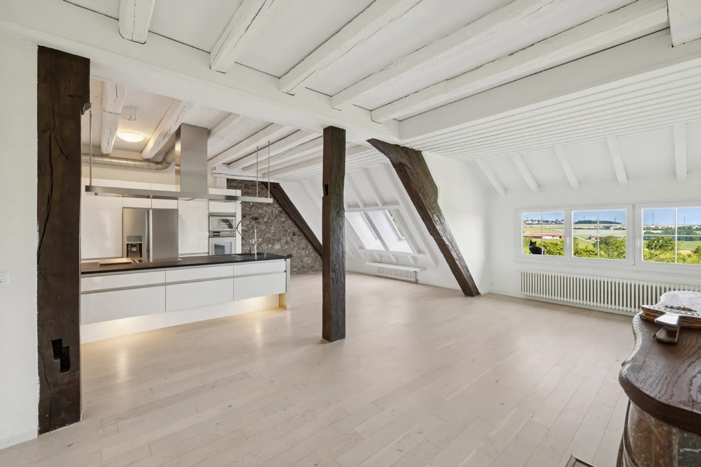 5.5 rooms in a charming small condominium 15 minutes from Lausanne - Photo 4 of 13