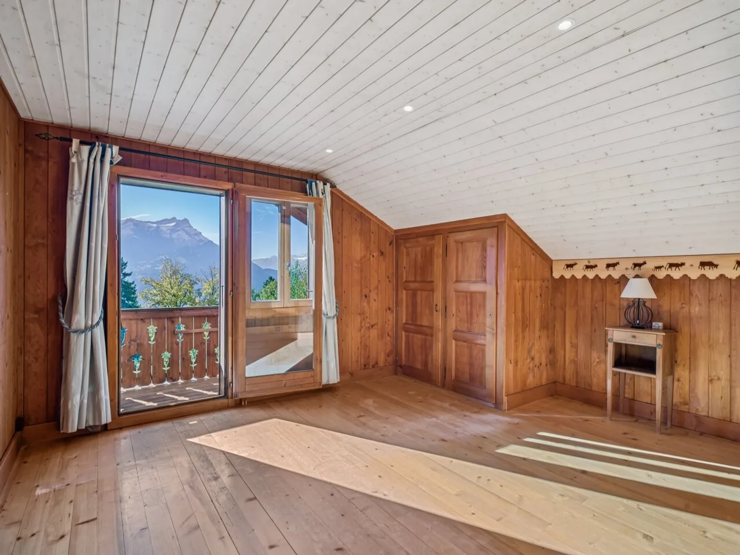 Chalet con 2 appartamenti e vista panoramica eccezionale - Foto 7 di 10