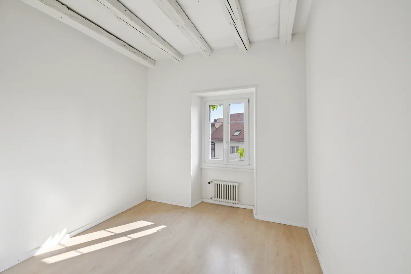 5.5 rooms in a charming small condominium 15 minutes from Lausanne - Photo 9 of 13