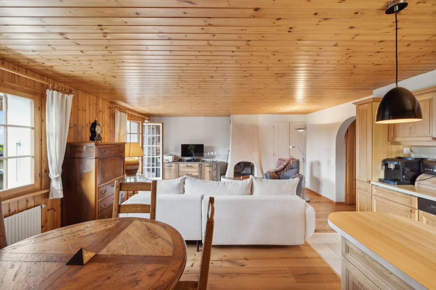 Villars Zentrum, charmante 3.5p renoviert, Box, Balkone, schöne Aussicht! - Foto 6 von 13