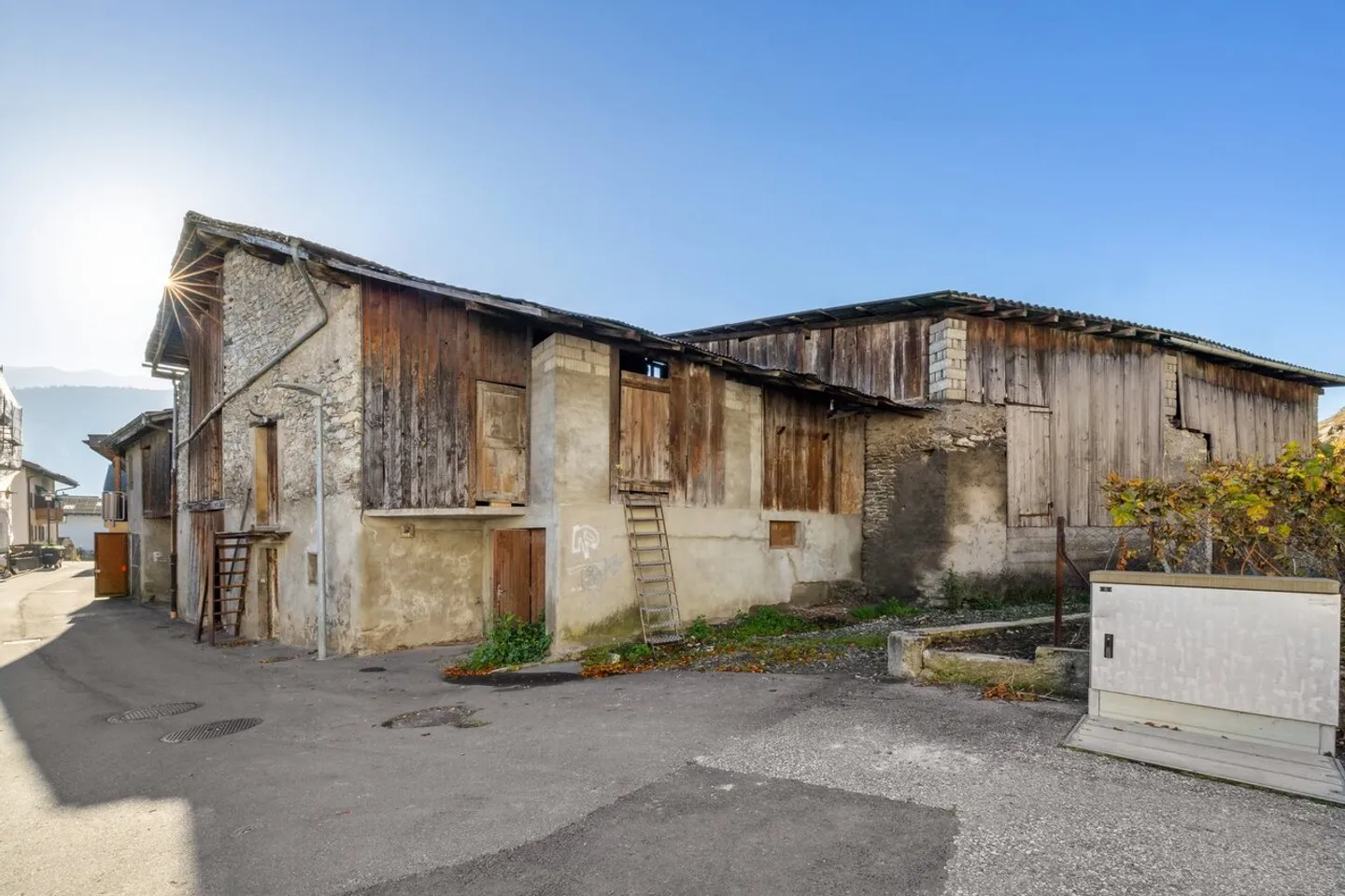 Opportunity with great potential in the center of Ardon - Photo 6 of 7