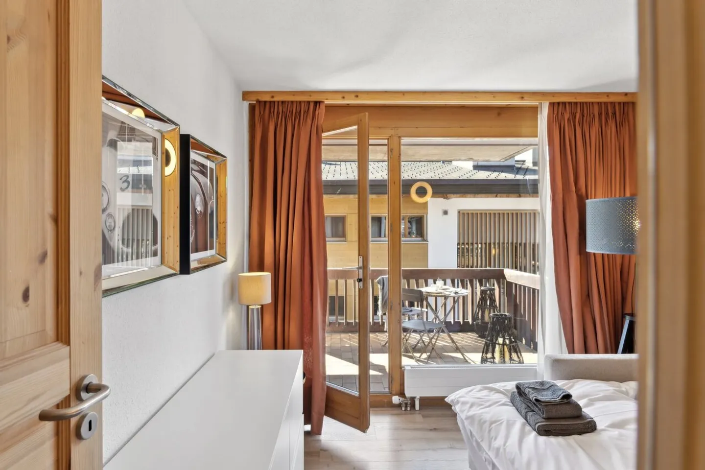 In the center of Villars, 3p with a large balcony, recently renovated - Photo 7 of 13
