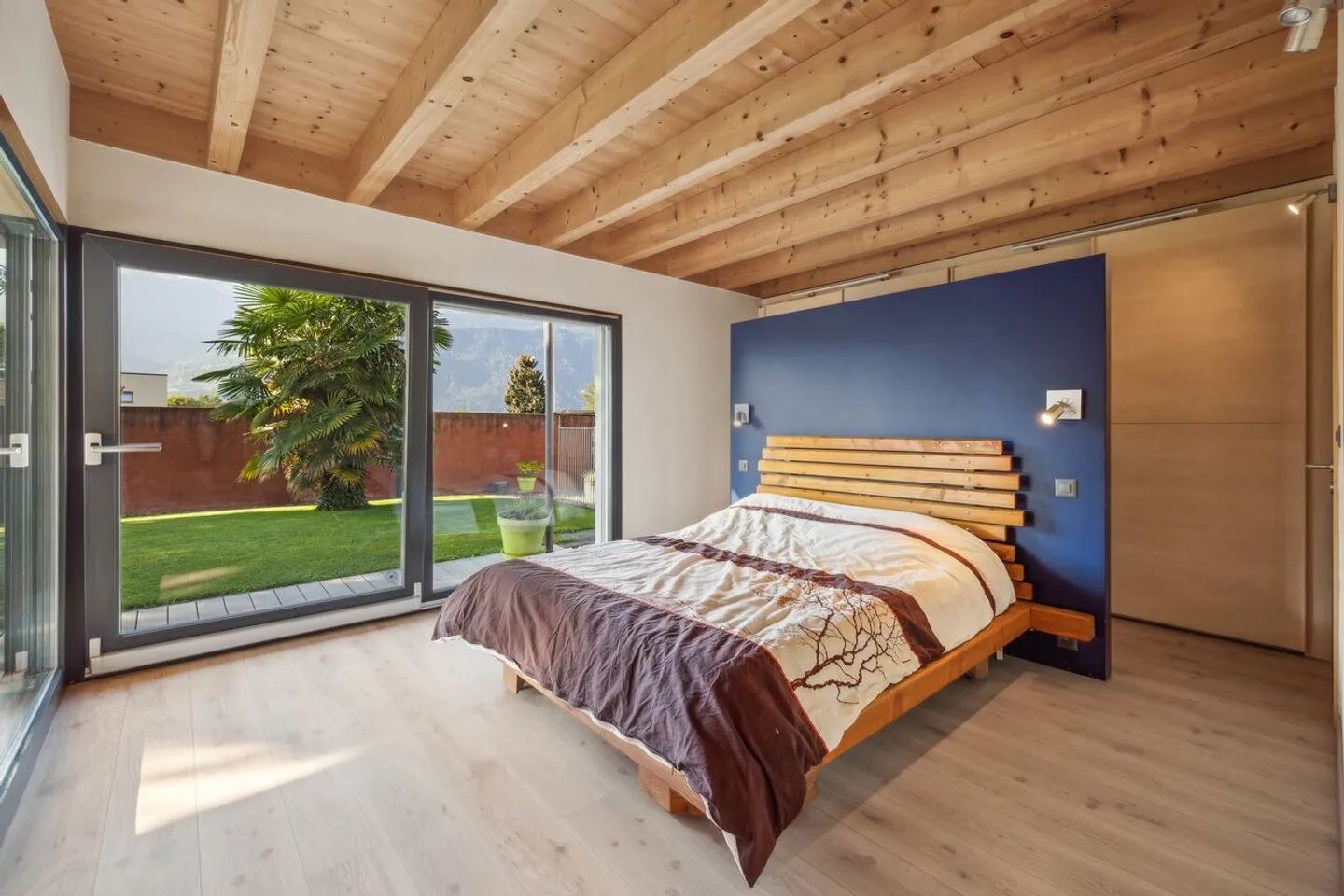 Wunderschöne moderne Villa mit 4,5 Zimmern - Foto 6 von 10
