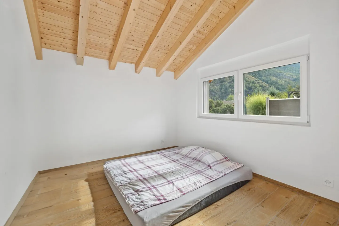 Casa contemporanea di 6,5 stanze con giardino - Foto 9 di 11