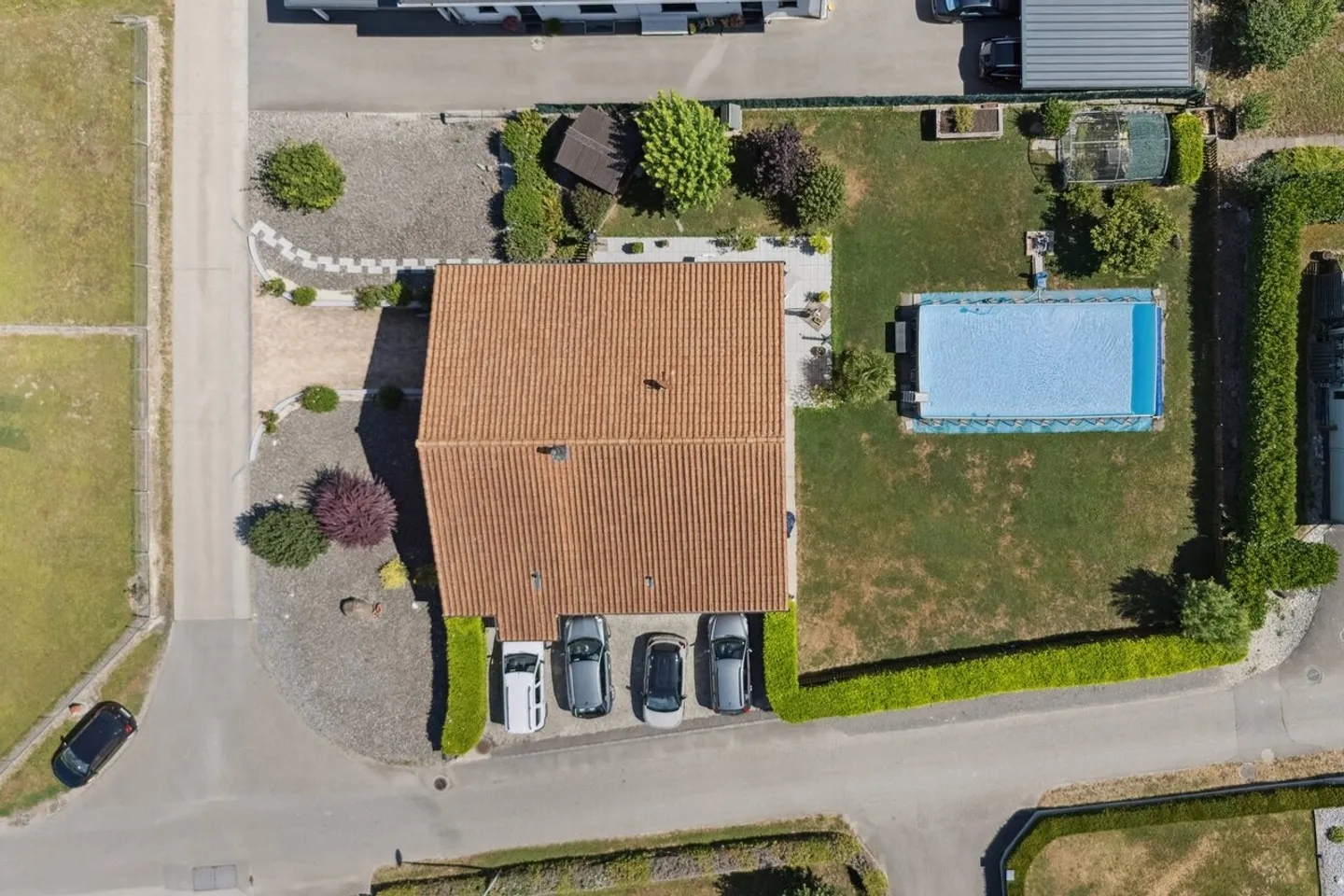 Detached villa with garage and large plot - Photo 12 of 12