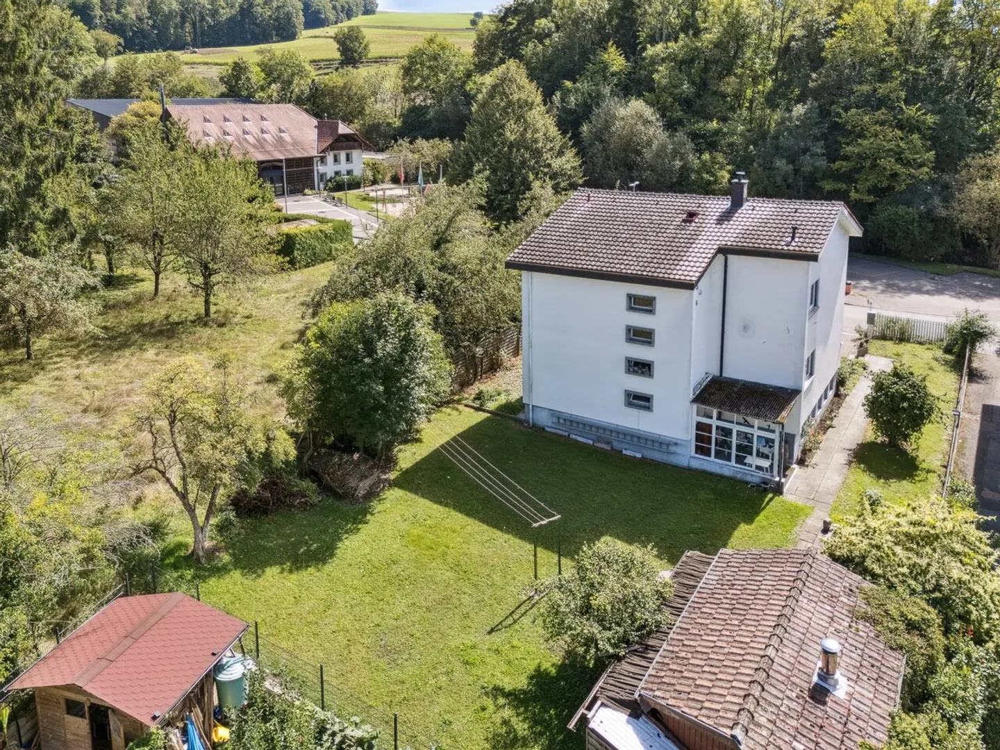 Opportunità rara: casa con due appartamenti nel cuore del villaggio - Foto 1 di 9