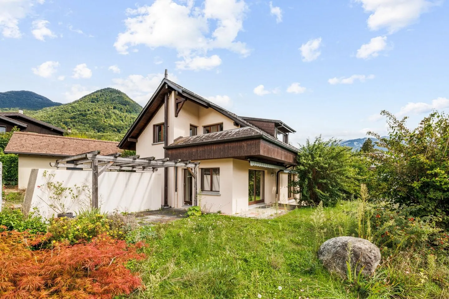 Villa indipendente da ristrutturare in zona residenziale - Foto 2 di 13
