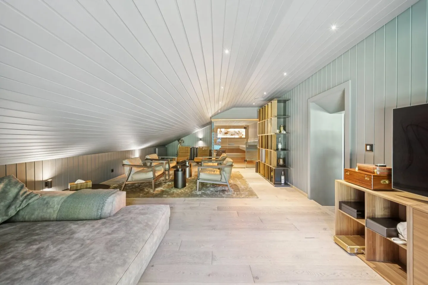 A haven of peace combining authenticity and contemporary comfort - Photo 10 of 13