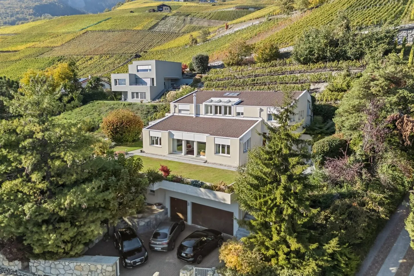 Elegante Villa mit Panoramablick und unabhängiger Studio - Foto 1 von 13