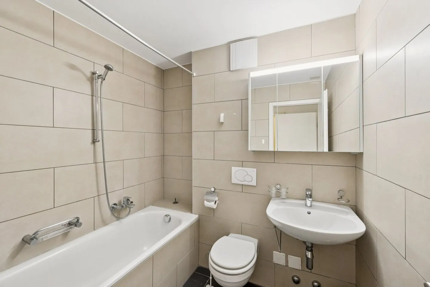 Appartamento di 5,5 locali con vista sul lago - Foto 8 di 13