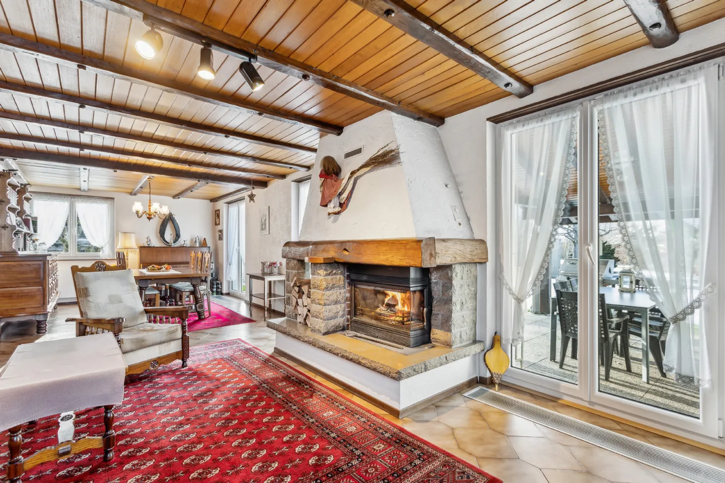 Casa familiare spaziosa in un contesto tranquillo e verdeggiante - Foto 3 di 10