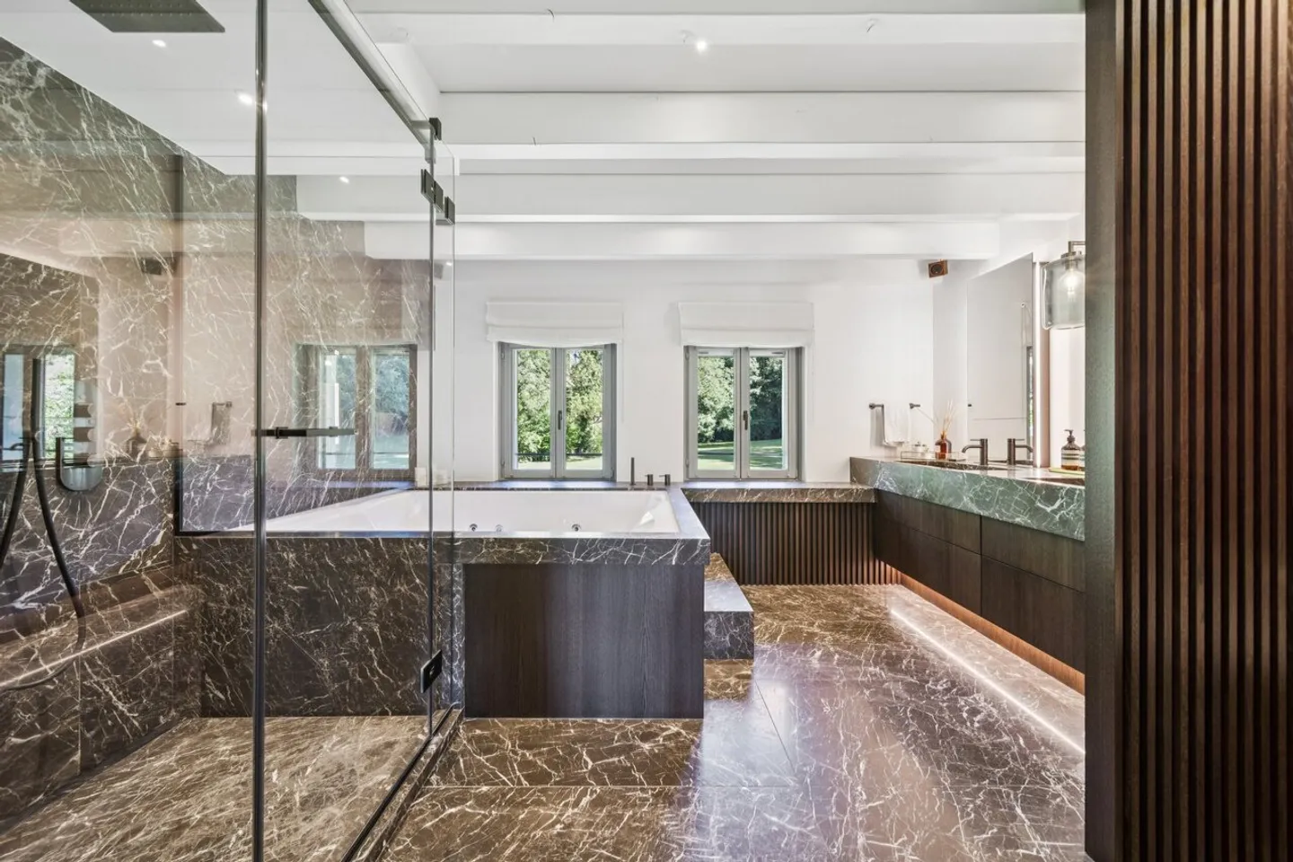 A haven of peace combining authenticity and contemporary comfort - Photo 7 of 13