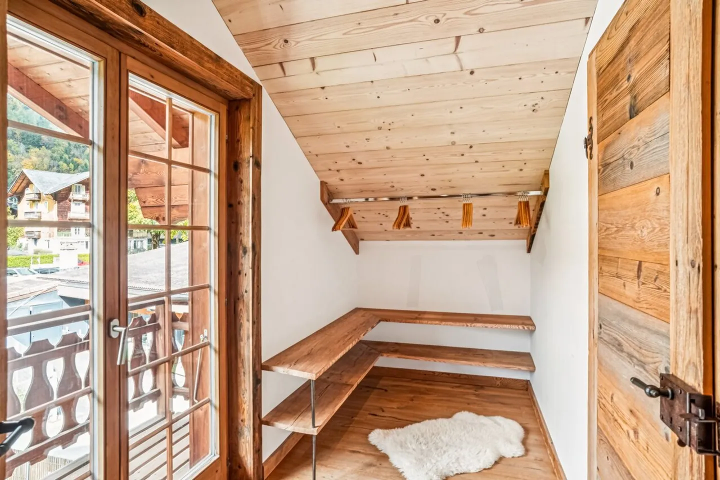 CHALET COCON - CENTRO DEL VILLAGGIO E TELECABINA - Foto 12 di 13