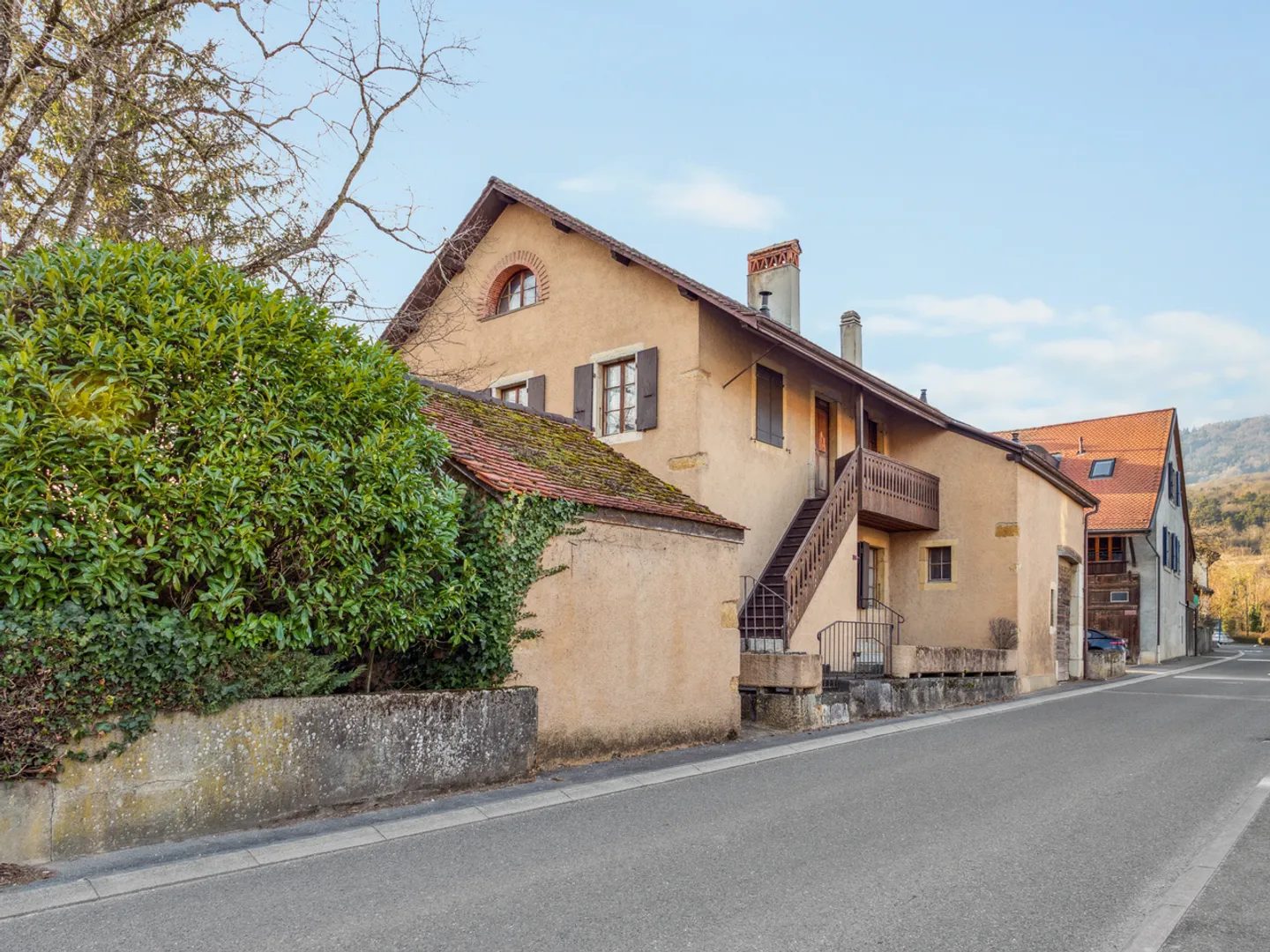Spaziosa proprietà a Champagne con casa, guest house e giardino - Foto 1 di 13