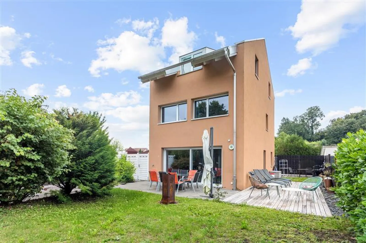 Bella casa indipendente di 5.5 locali vicino al Lago di Neuchâtel - Foto 1 di 11