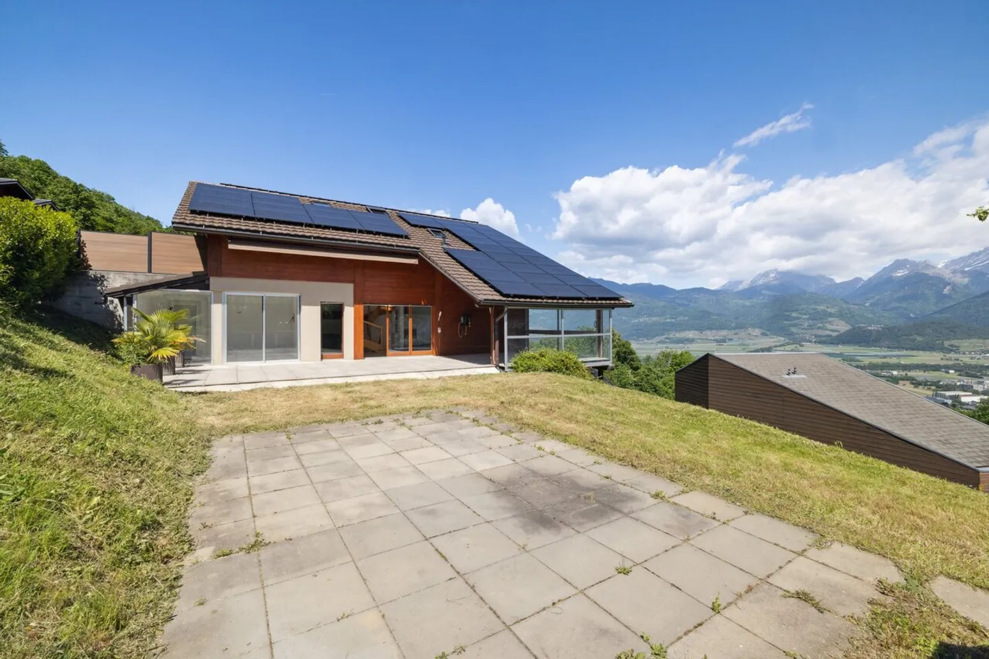 Spacious 300 m² villa in Neyres (Collombey) - Panoramic view - Photo 1 of 9