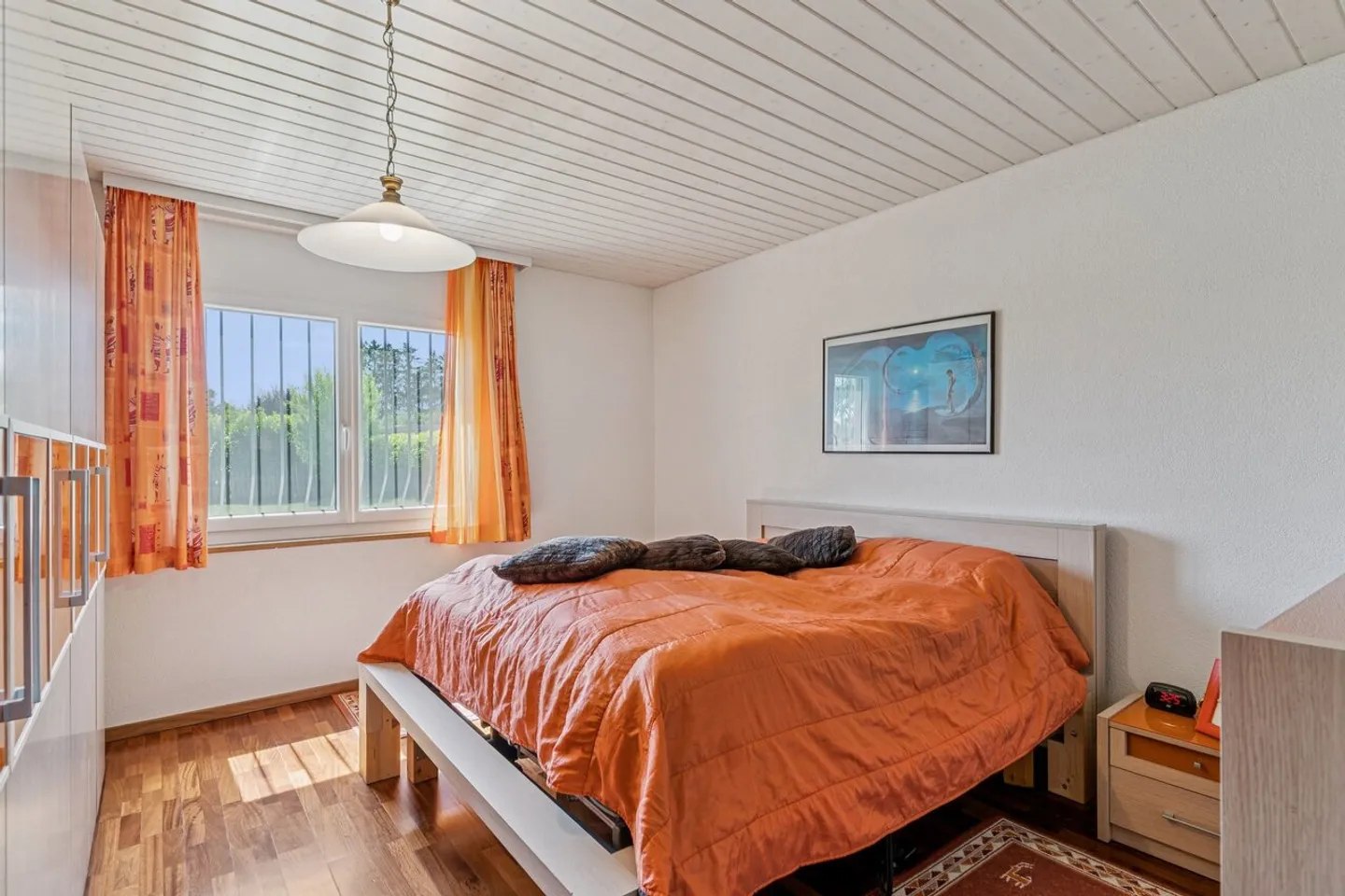 Detached villa with garage and large plot - Photo 6 of 12
