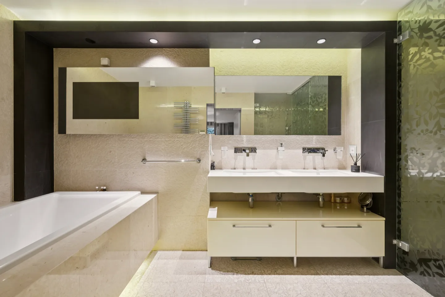 Rare appartement de standing avec terrasse-jardin, à deux pas du lac - Photo 7 sur 11