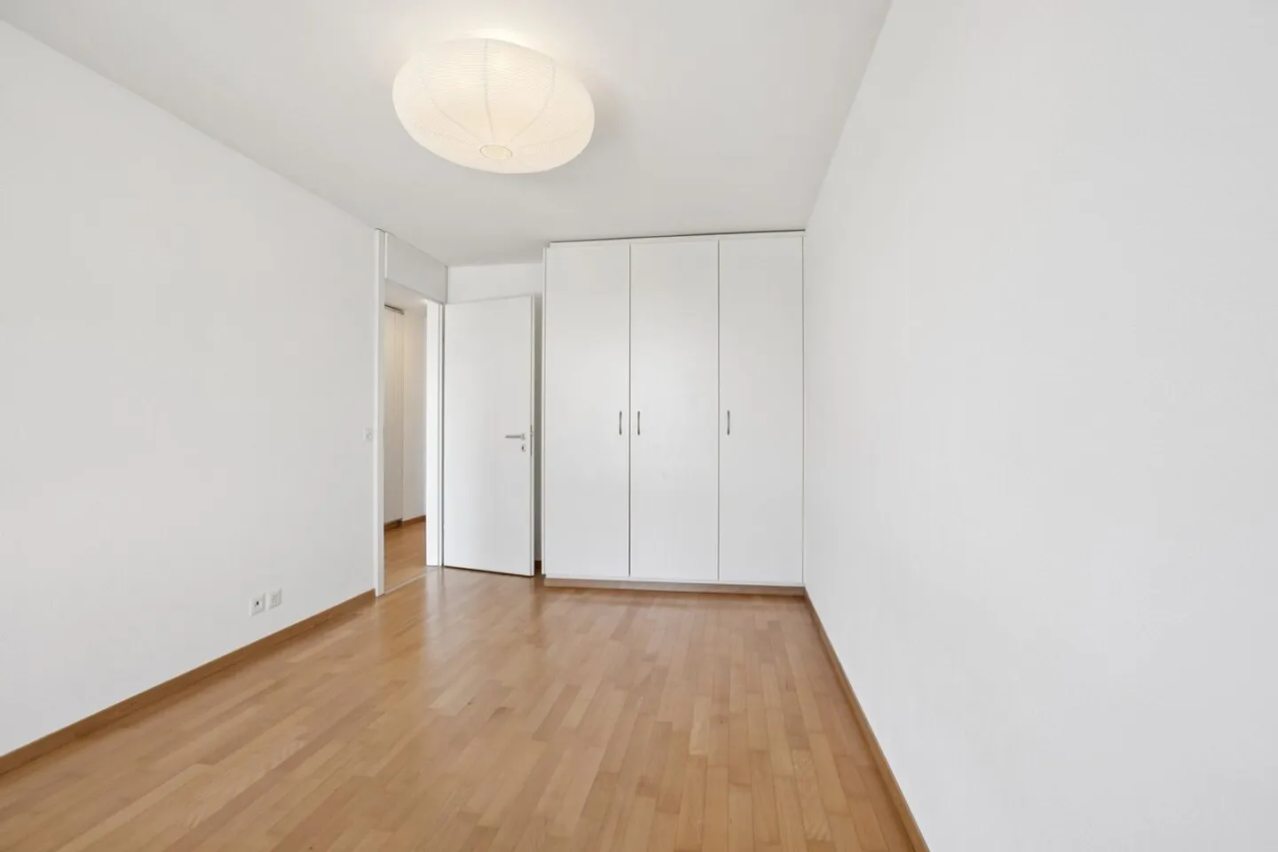 Bright apartment with lake and Alps view - Photo 8 of 11