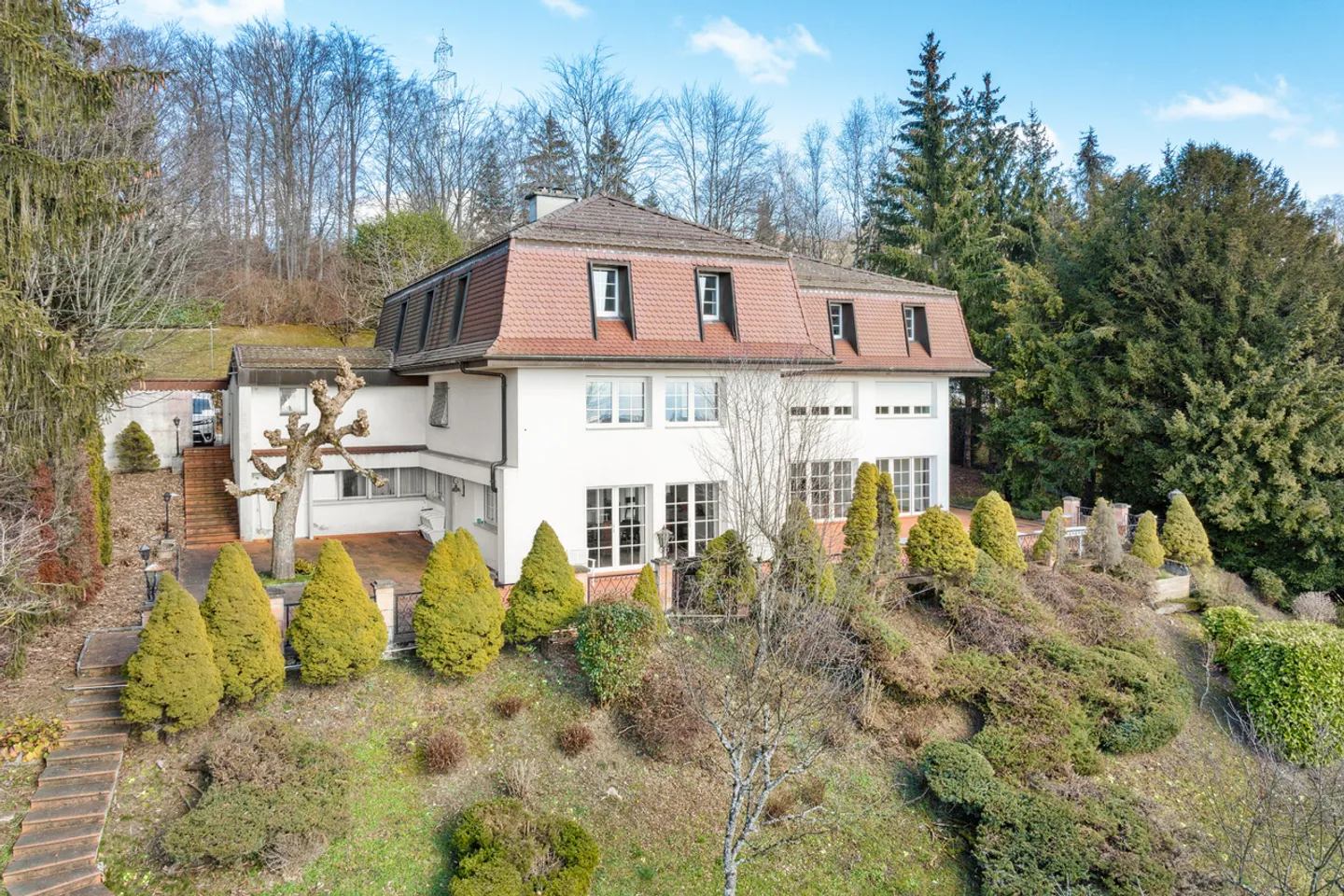 Large family property in a residential area - Photo 1 of 13