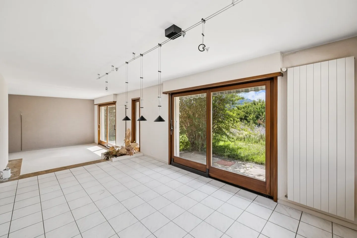 Villa indipendente da ristrutturare in zona residenziale - Foto 5 di 13