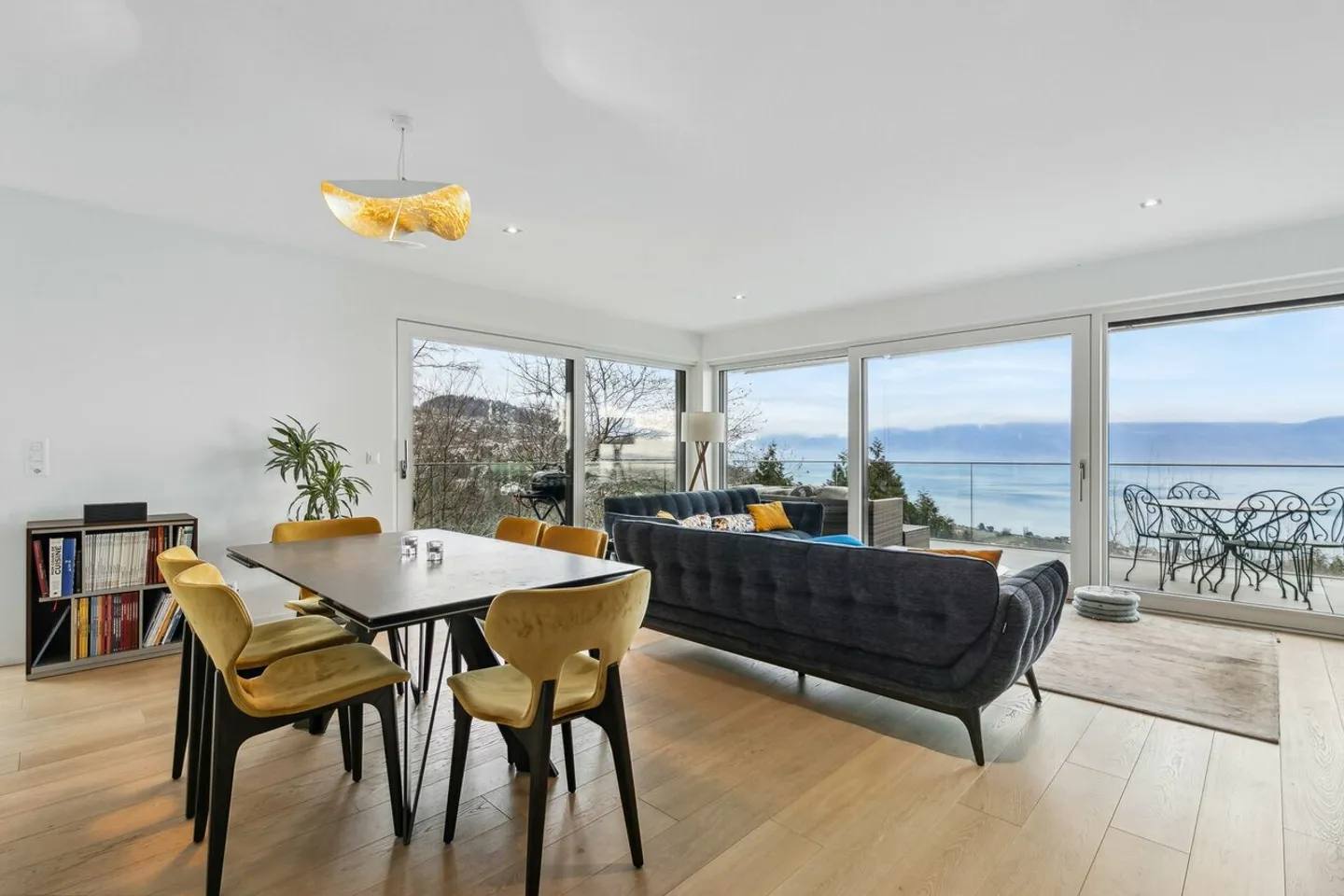 Modern high-end apartment in the heights of Lutry - Photo 5 of 13