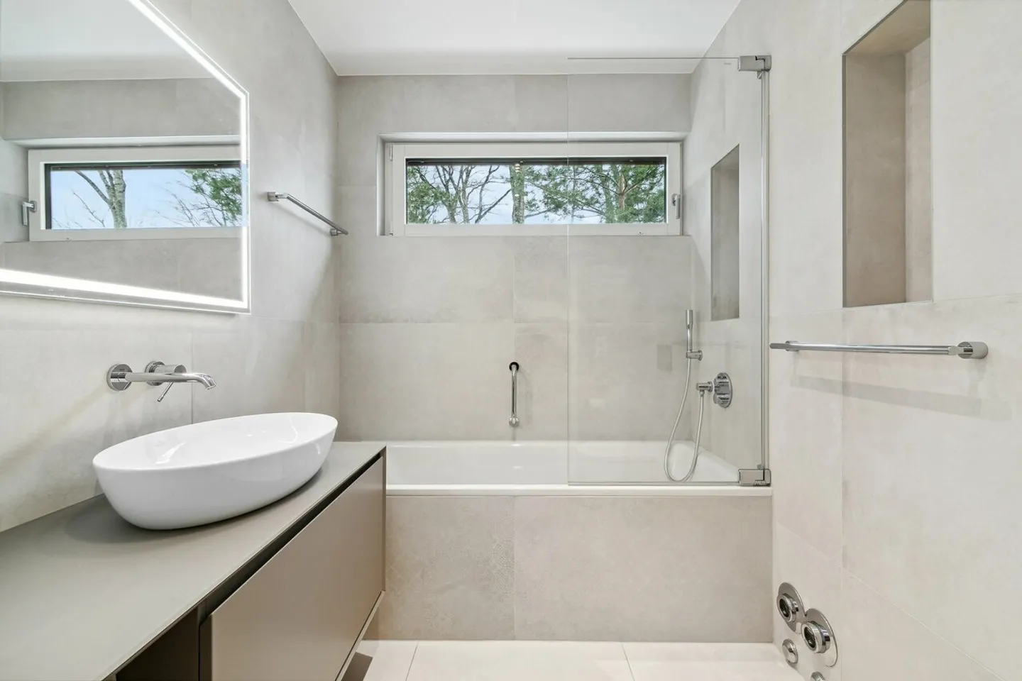 Modern high-end apartment in the heights of Lutry - Photo 11 of 13