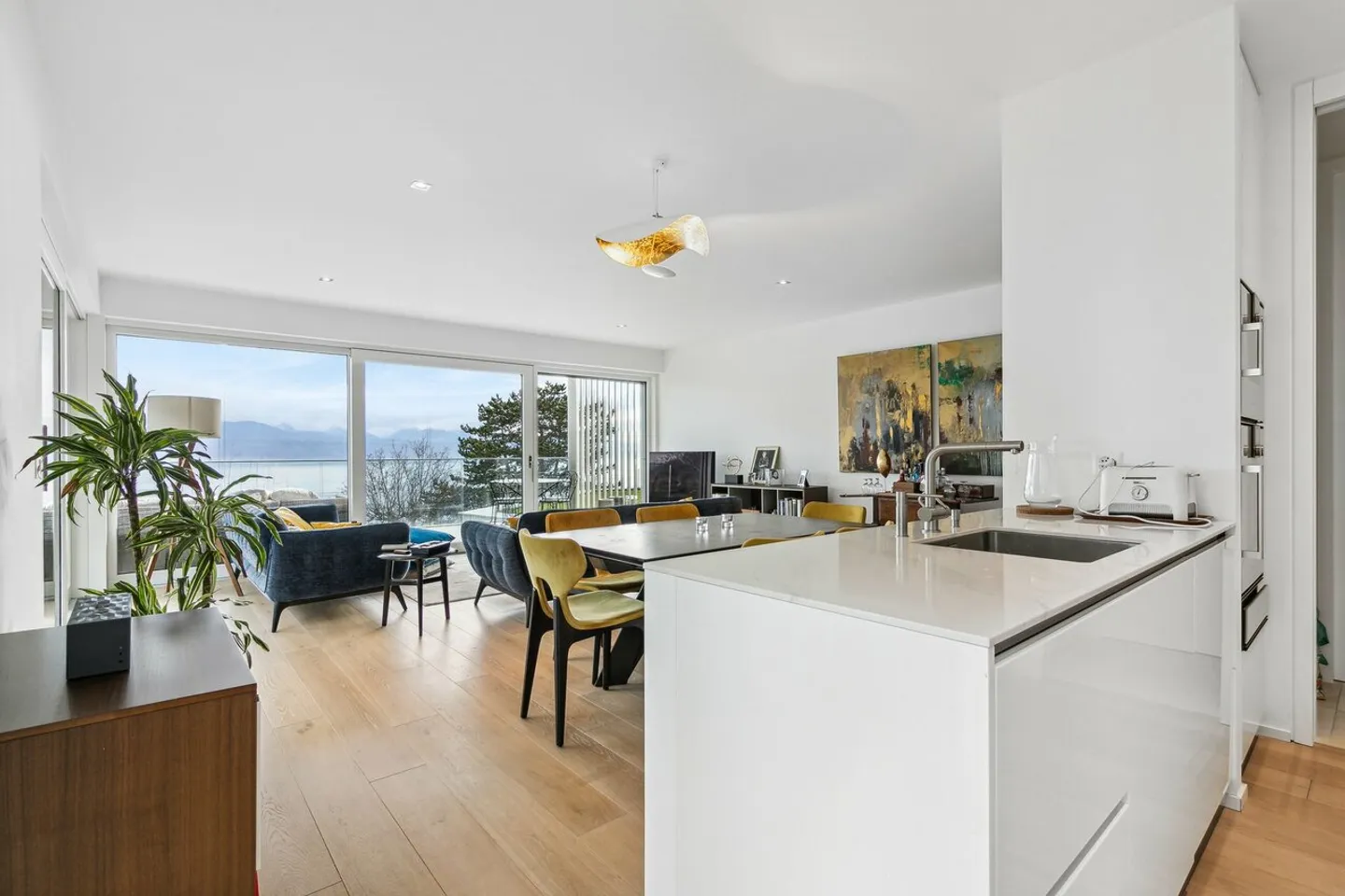 Modern high-end apartment in the heights of Lutry - Photo 4 of 13