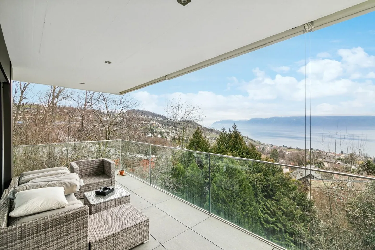 Modern high-end apartment in the heights of Lutry - Photo 12 of 13
