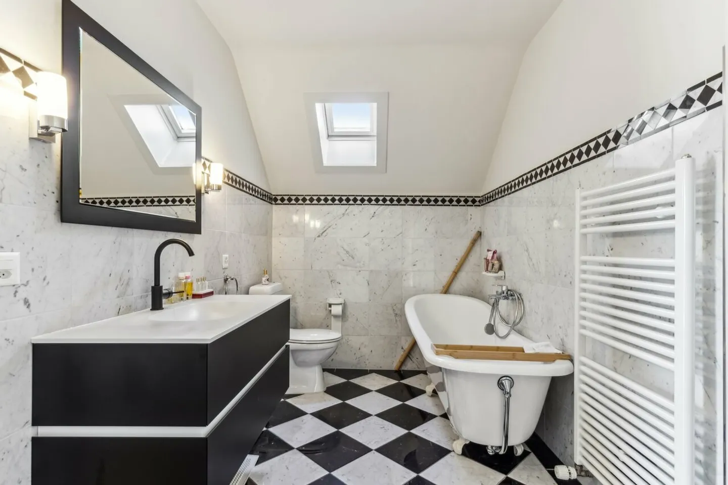 Modern Villa - Comfort, Elegance and Ideal Location without Disturbances - Photo 11 of 13