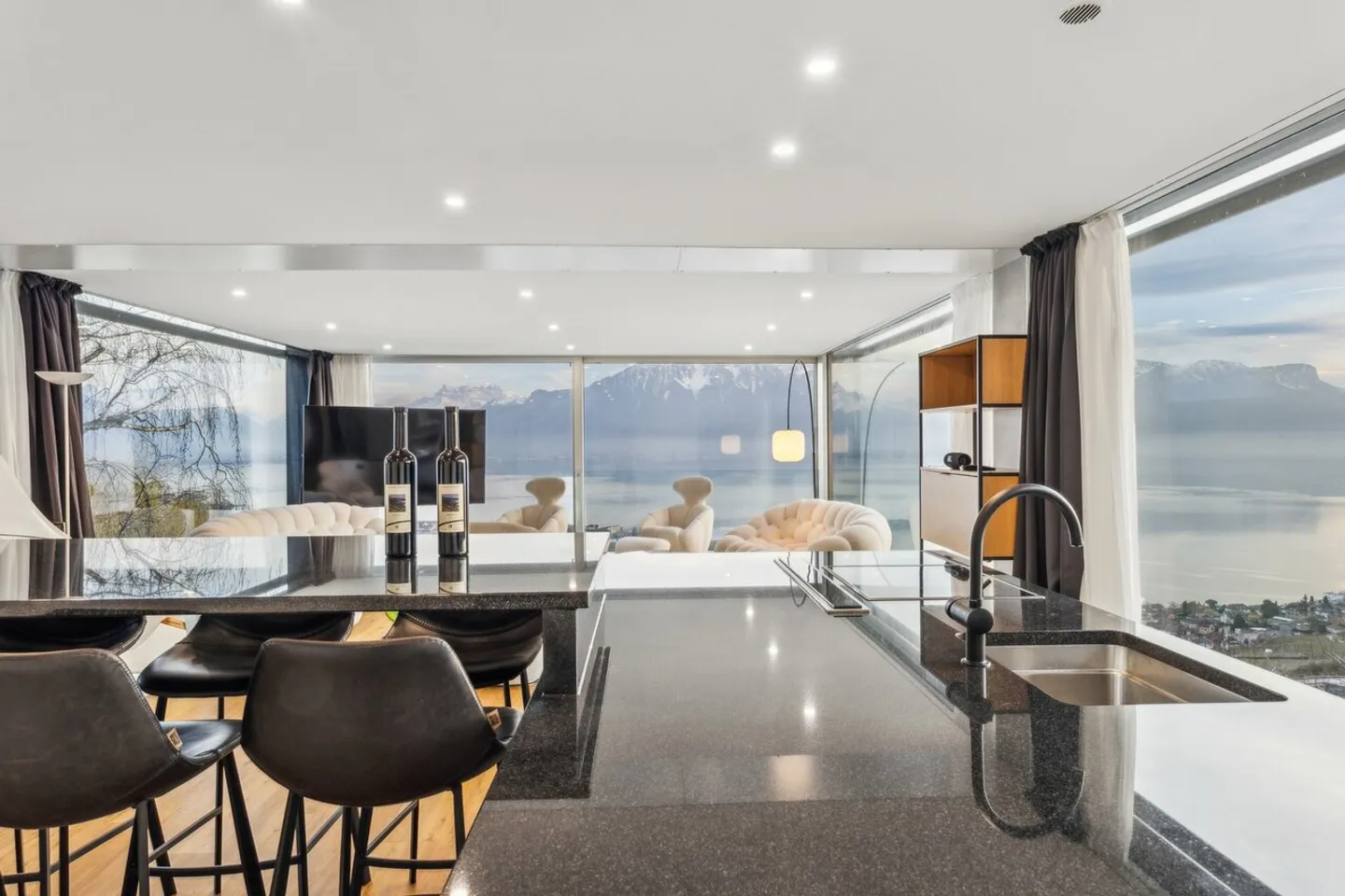 Chef-d'OEuvre au coeur de la Riviera ! Vue à 360°, à 10 minutes de Vevey - Photo 3 sur 13