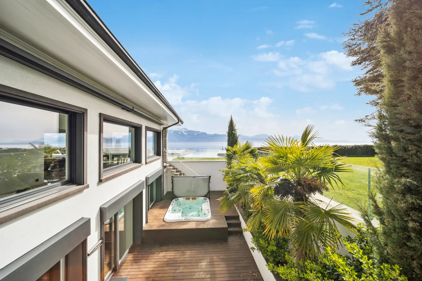 Casa padronale contemporanea con vista panoramica eccezionale - Foto 3 di 13