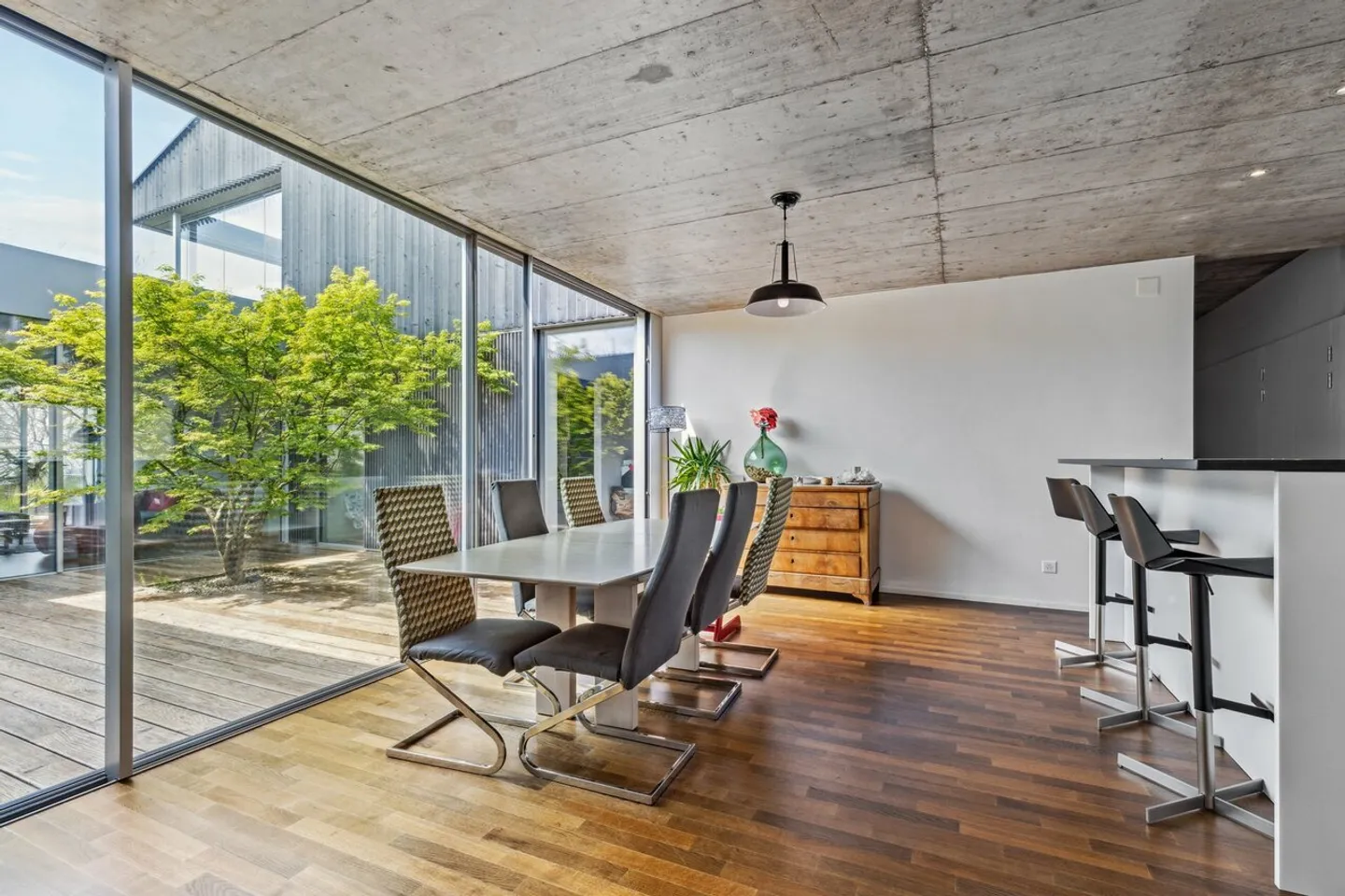 Exceptional apartment with lake view! - Photo 5 of 10