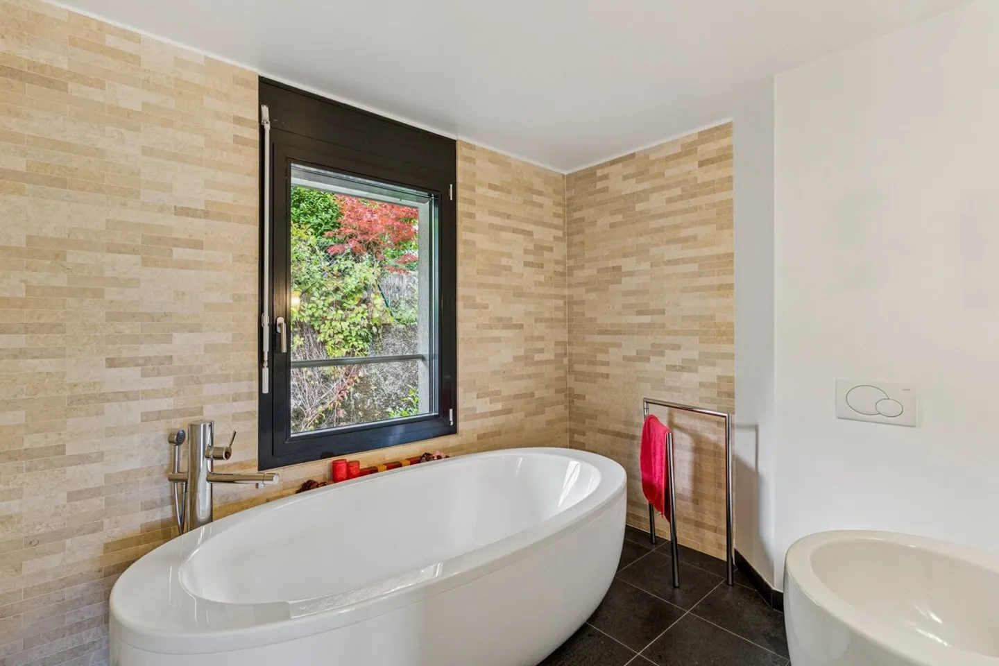 Spaziosa casa a schiera di 200 m² con vista lago. - Foto 4 di 5