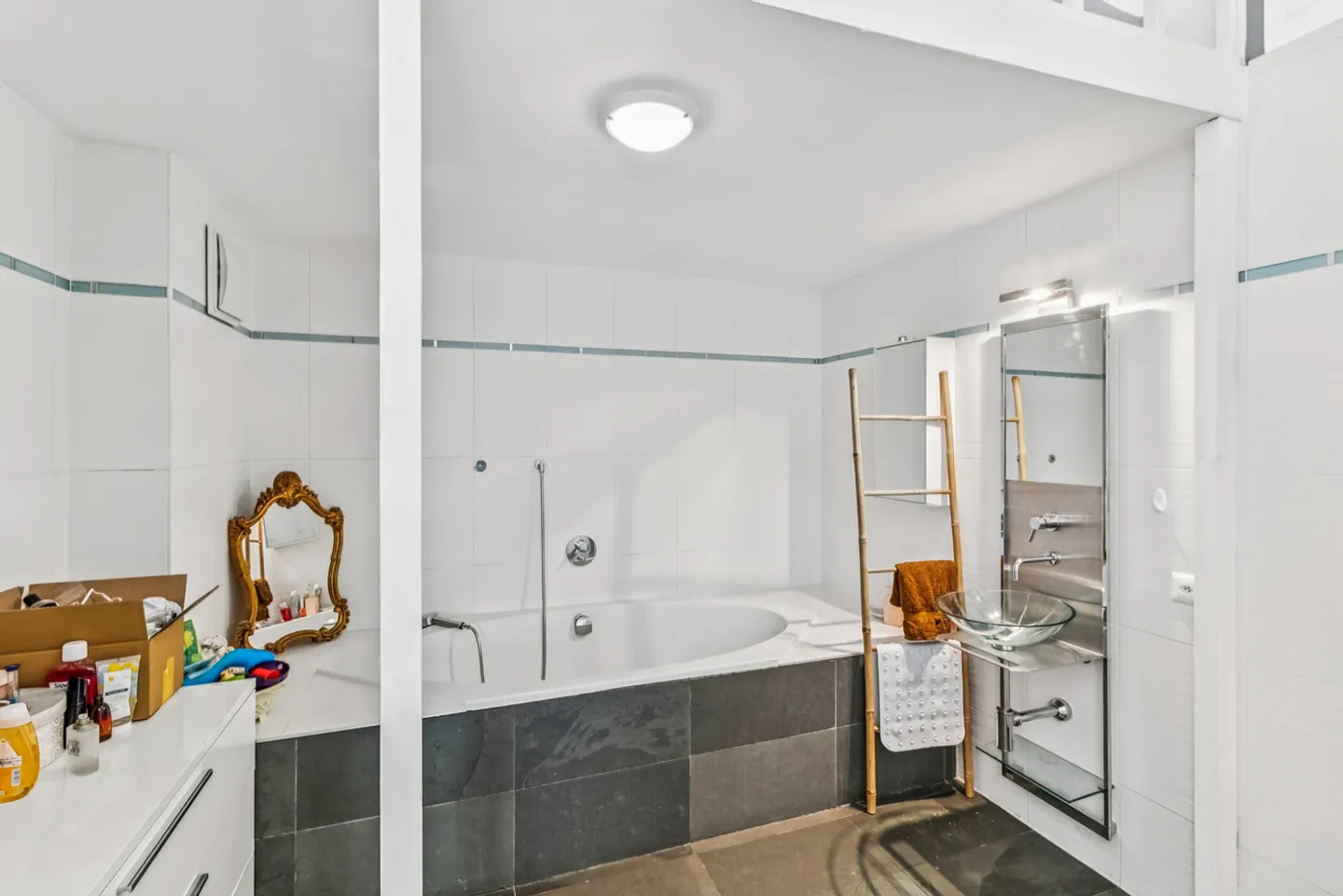 In the heart of Lausanne - Large 102 m2 loft with large terrace - Photo 6 of 10