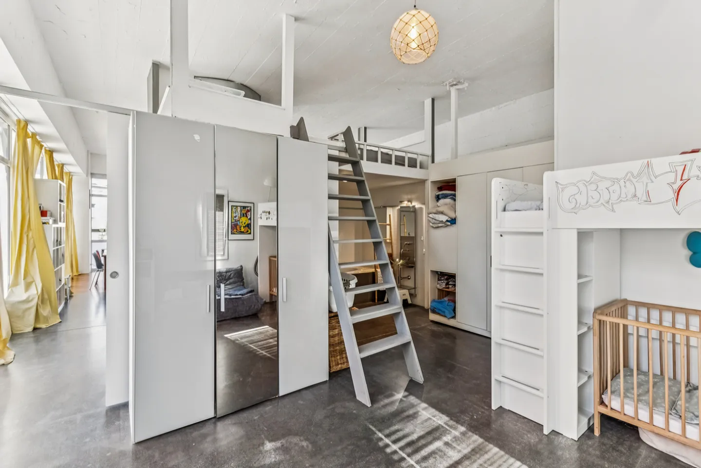 In the heart of Lausanne - Large 102 m2 loft with large terrace - Photo 7 of 10