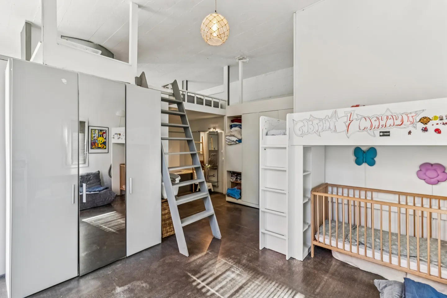 In the heart of Lausanne - Large 102 m2 loft with large terrace - Photo 8 of 10