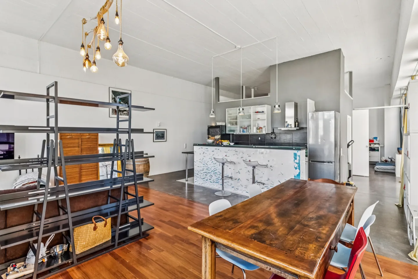 In the heart of Lausanne - Large 102 m2 loft with large terrace - Photo 3 of 10