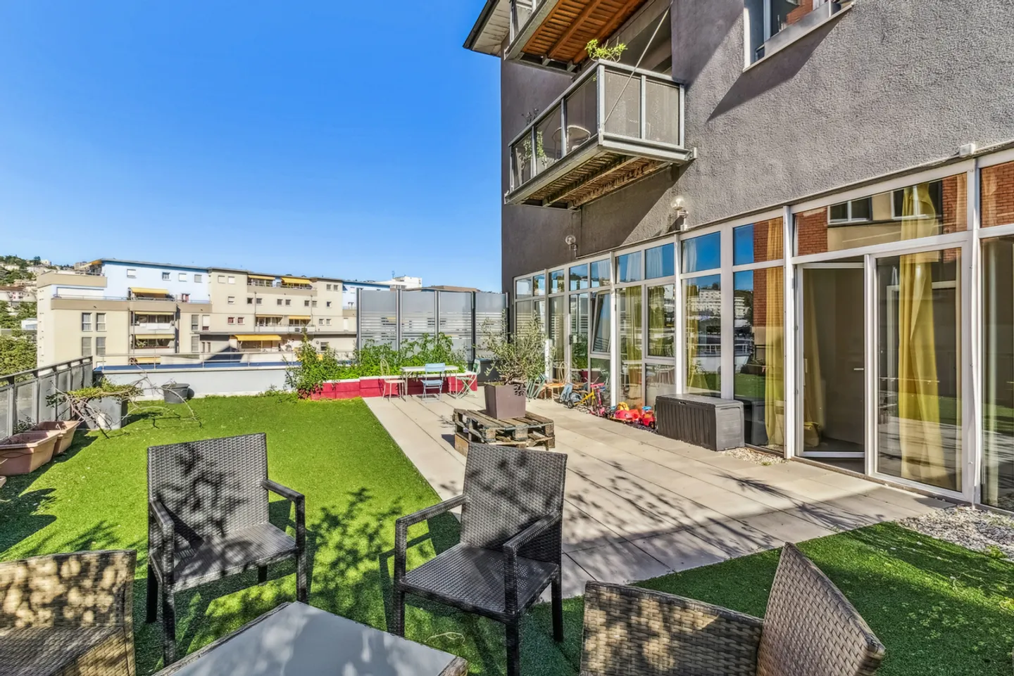 In the heart of Lausanne - Large 102 m2 loft with large terrace - Photo 1 of 10