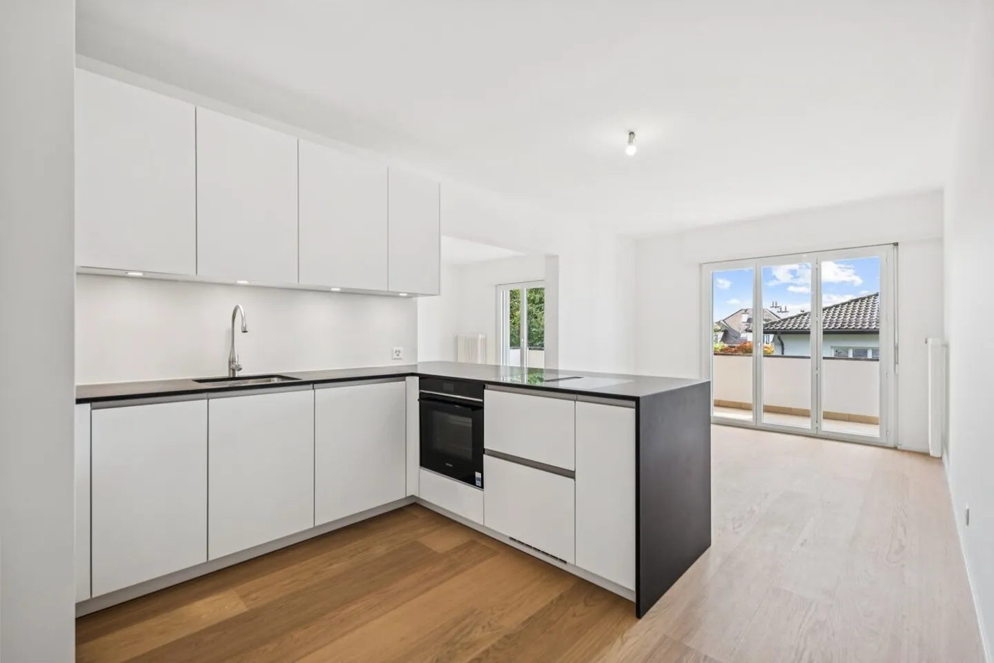 Renovated apartment with care and modernity - Photo 4 of 9
